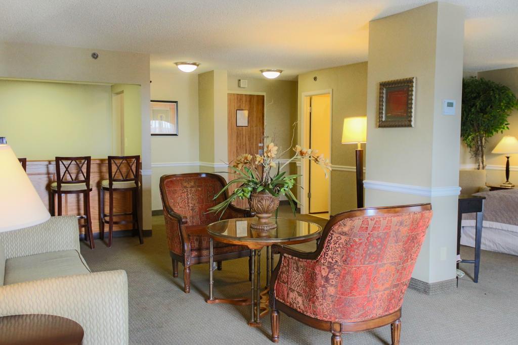 מלון College Park Ramada Plaza By Wyndham Atlanta Airport מראה חיצוני תמונה