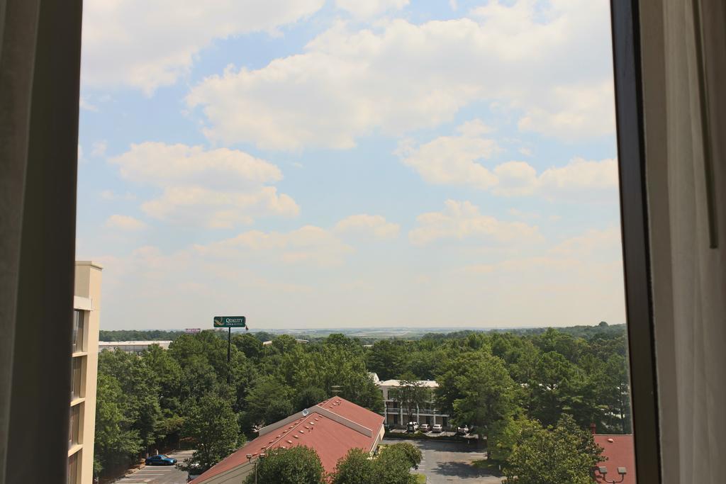מלון College Park Ramada Plaza By Wyndham Atlanta Airport מראה חיצוני תמונה