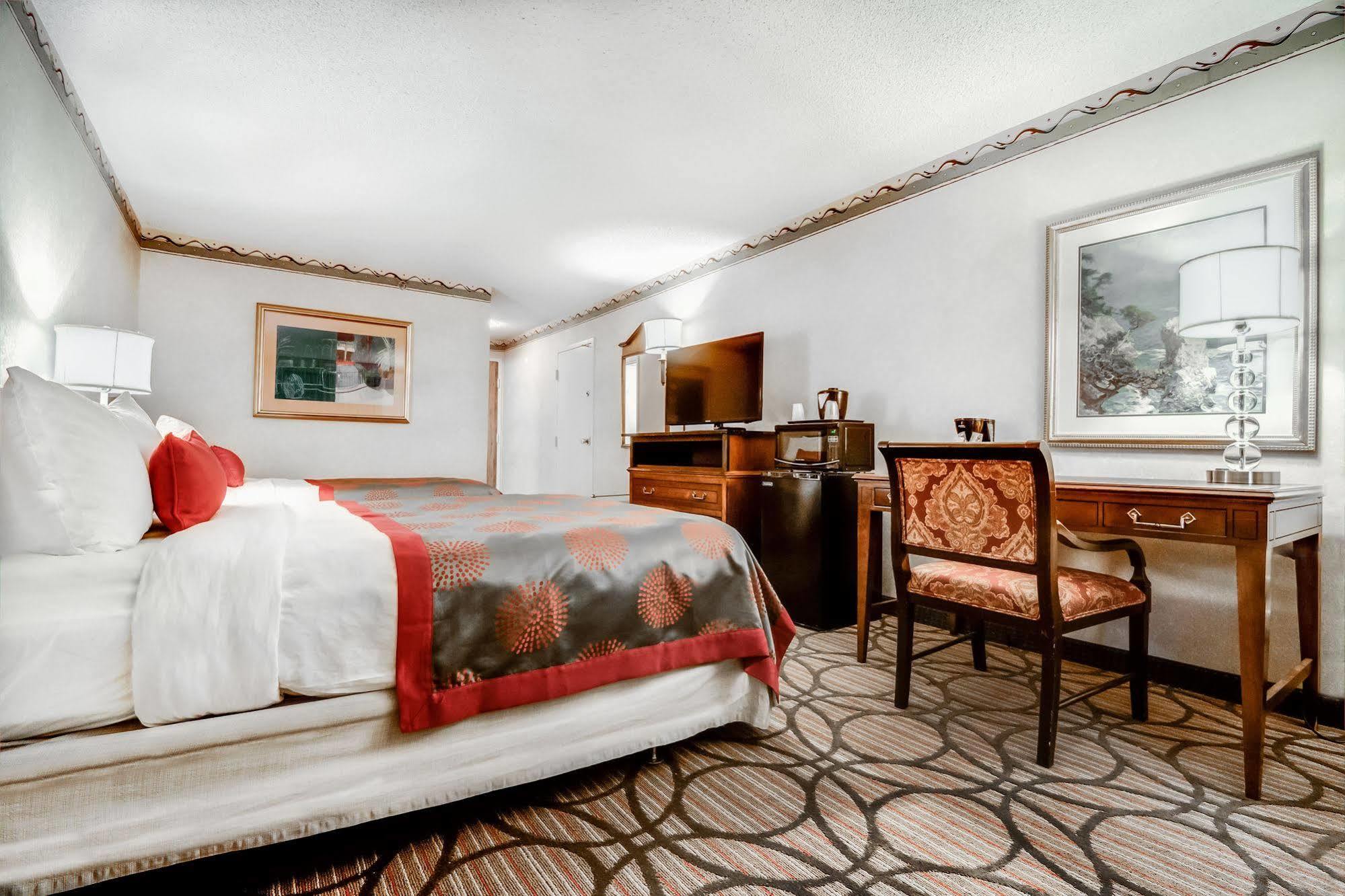 מלון College Park Ramada Plaza By Wyndham Atlanta Airport מראה חיצוני תמונה