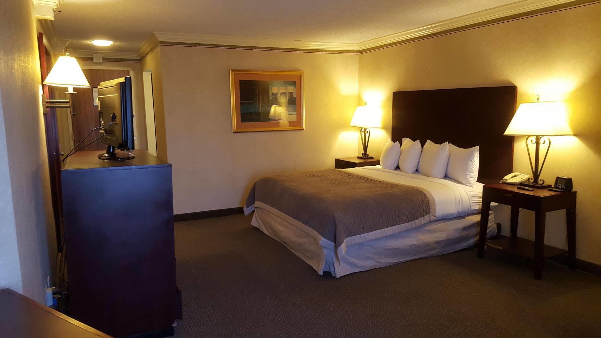 מלון College Park Ramada Plaza By Wyndham Atlanta Airport מראה חיצוני תמונה