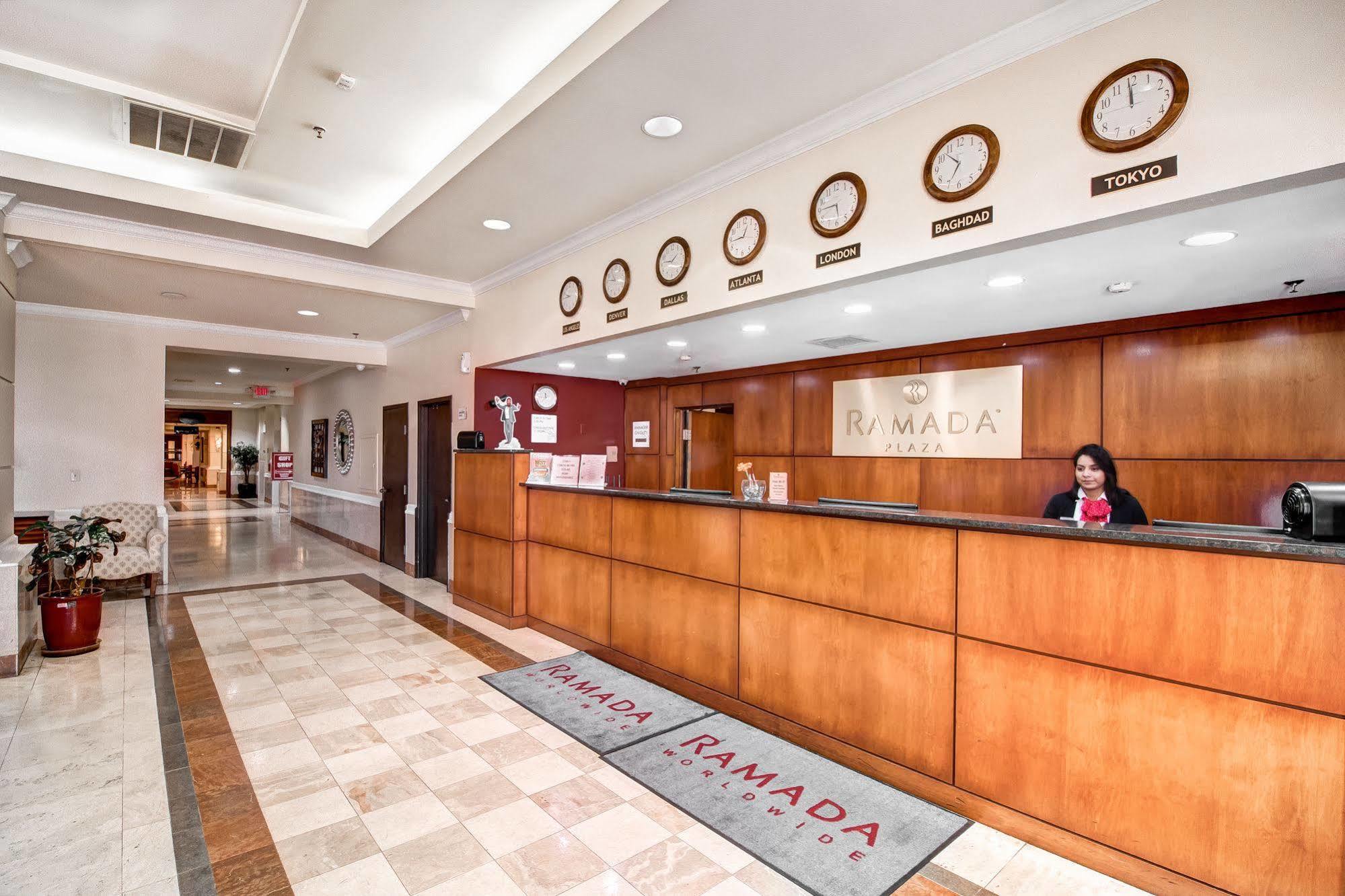 מלון College Park Ramada Plaza By Wyndham Atlanta Airport מראה חיצוני תמונה