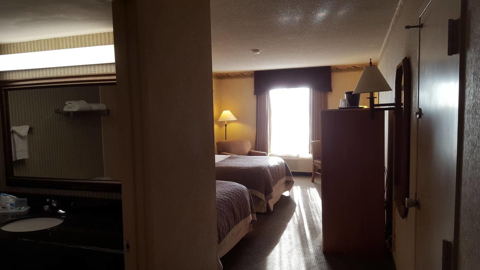 מלון College Park Ramada Plaza By Wyndham Atlanta Airport מראה חיצוני תמונה