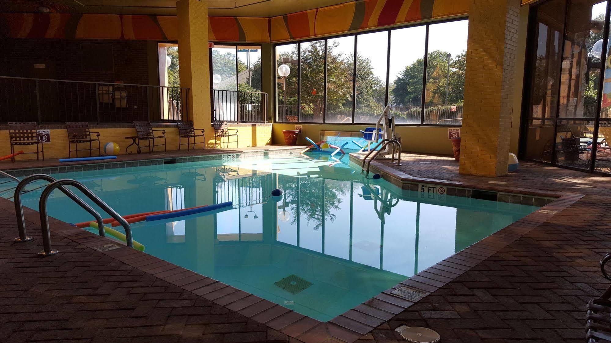 מלון College Park Ramada Plaza By Wyndham Atlanta Airport מראה חיצוני תמונה