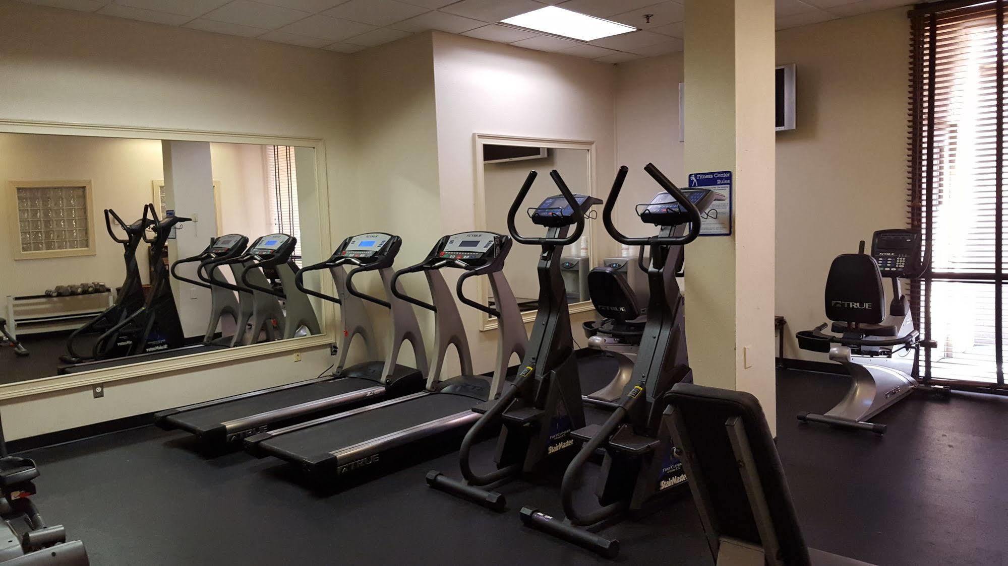מלון College Park Ramada Plaza By Wyndham Atlanta Airport מראה חיצוני תמונה