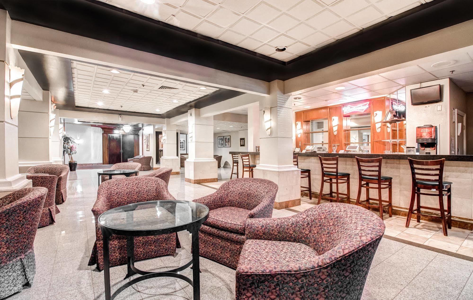 מלון College Park Ramada Plaza By Wyndham Atlanta Airport מראה חיצוני תמונה