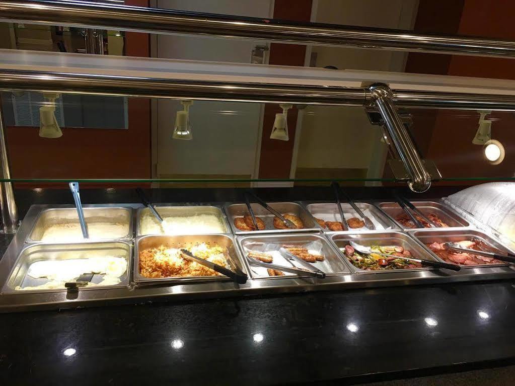 מלון College Park Ramada Plaza By Wyndham Atlanta Airport מראה חיצוני תמונה