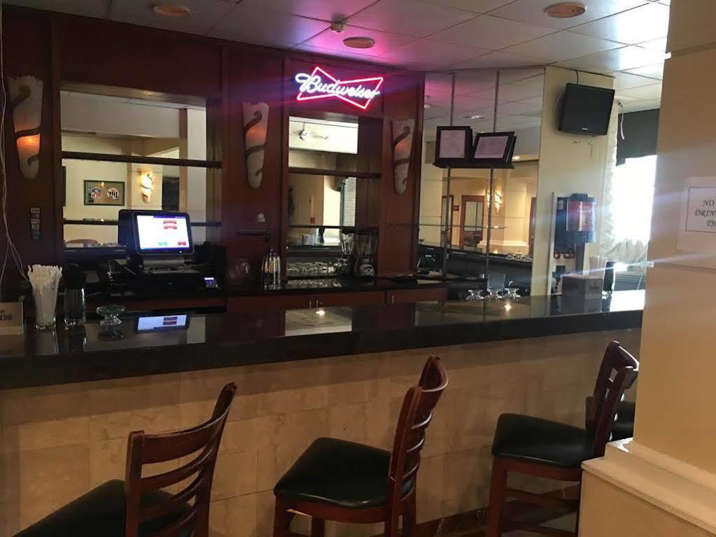 מלון College Park Ramada Plaza By Wyndham Atlanta Airport מראה חיצוני תמונה